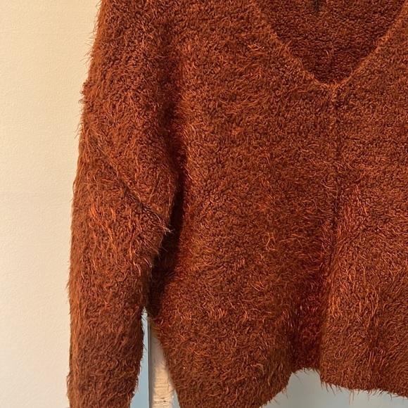 𝅺free people rust Icing Vneck furry pullover sweater xs/s - Picture 6 of 9